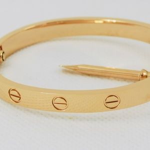 18k yellow gold Love bracelet with logo and pouch